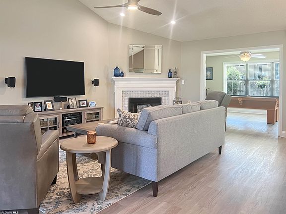 3rd image of 663 Magnolia Cir