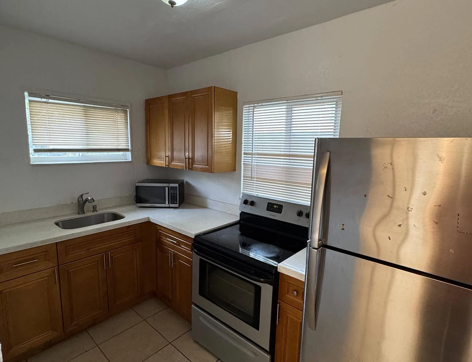 2 bed, 1.0 bath, 4314 sqft, $1,700 — Photo 3