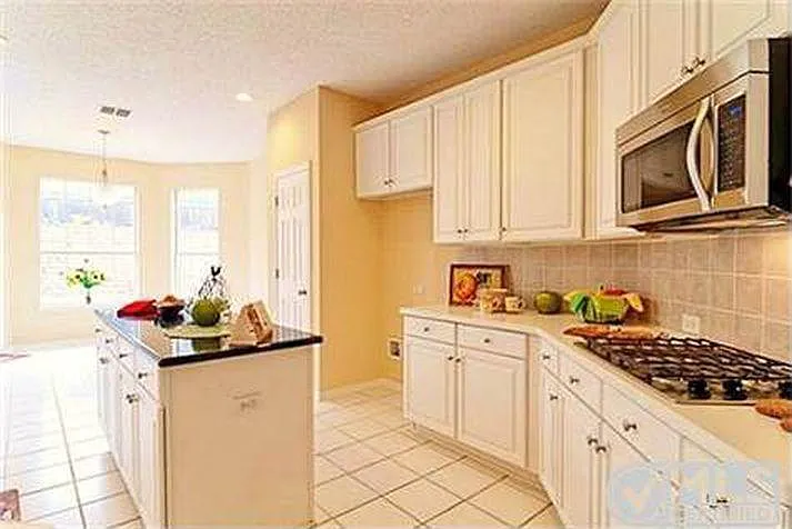 9904 Lakeridge Ct — Photo 7