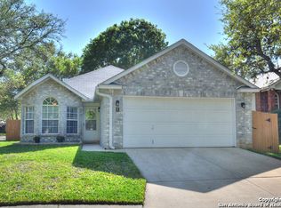 5 Pembroke Ln, San Antonio, TX 78240