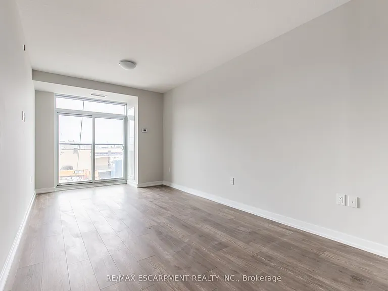 870 Queenston Rd #511 — Photo 18