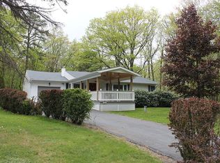 163 Twin Lakes Dr, Shohola, PA 18458