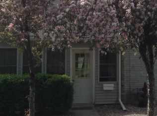 932 Stoughton Ave, Chaska, MN 55318