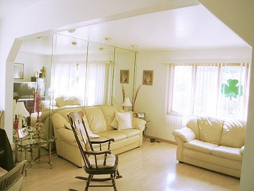 3rd image of 3559 S Lowe Ave