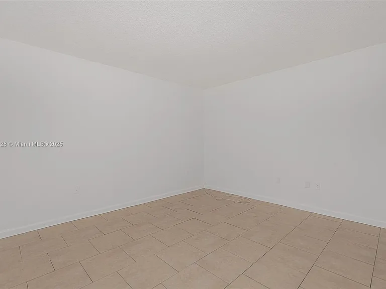 1975 NE 135th St #3B — Photo 16