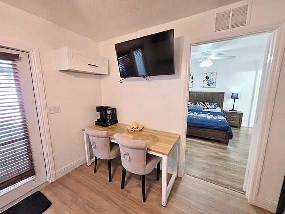 4th image of 1105 Newton Ave S #2