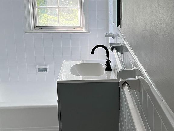 5th image of 816 S Arlington Mill Dr #5-201