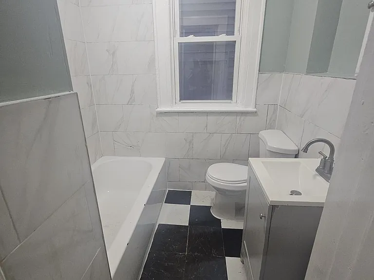 636 Grove St #1L — Photo 4