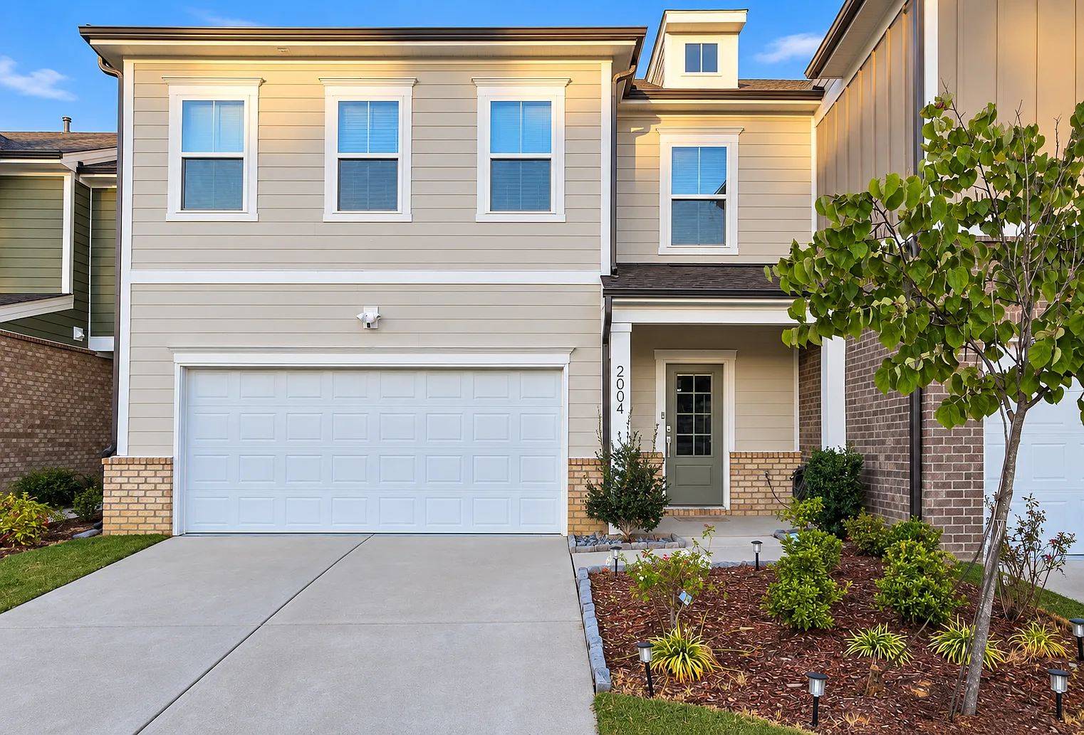 3 bed, 3.5 bath, 2542 sqft, $2,795 — Photo 1