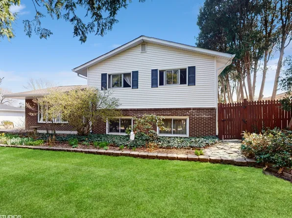 21323 W Starry Ln, Lake Zurich, IL 60047