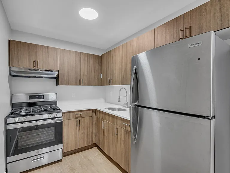 Ambassador Apartments — Photo 30