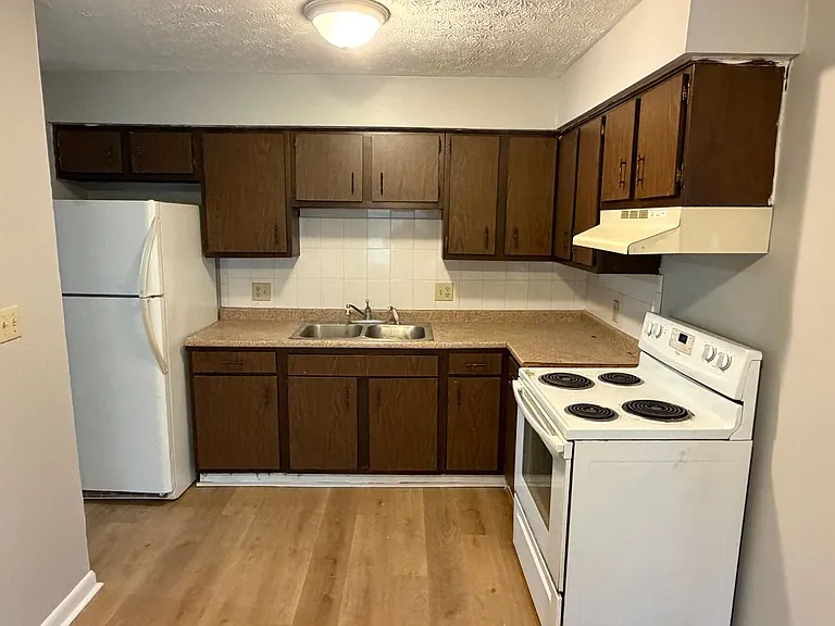 1324 Cherry Hill Dr — Photo 15