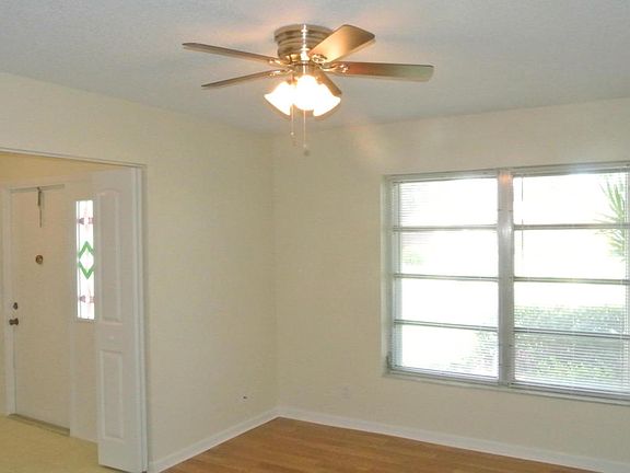 3rd image of 6104 Rainbow Cir
