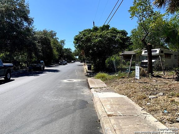 4th image of 831 S San Eduardo Ave