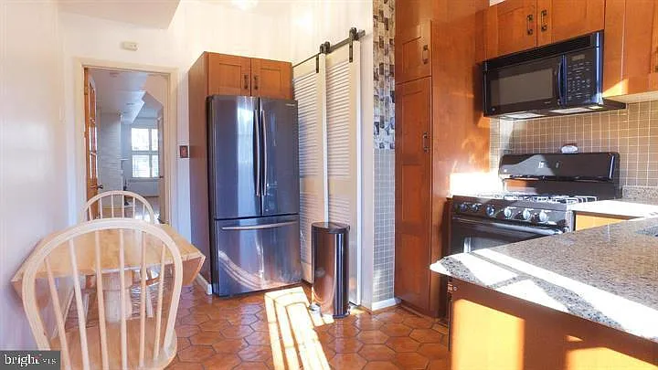 1209 E St NE — Photo 10