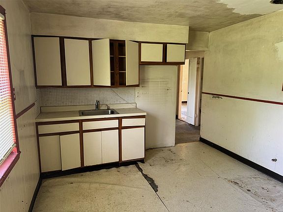 2nd image of 9836 Lorna Ln