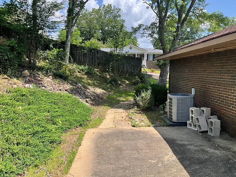 2606 Jones St — Photo 6