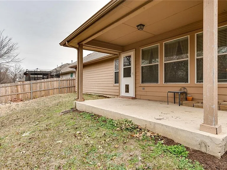 708 Creekside Dr — Photo 22