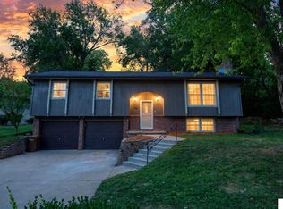 1016 Normandy Dr, Bellevue, NE 68005