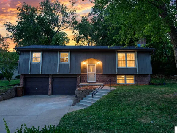 1016 Normandy Dr, Bellevue, NE 68005