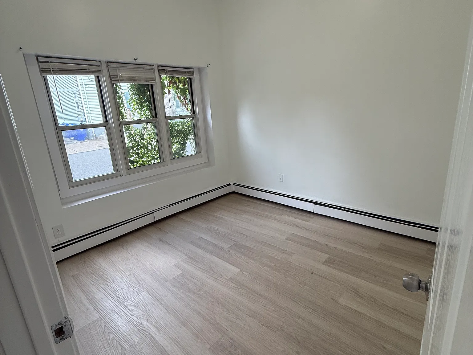 3 bed, 800 sqft, $2,300 — Photo 1