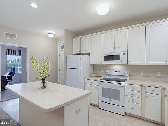 5th image of 101 Colonial Downs Ct Unit 1306