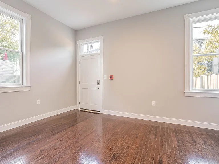 310 E Lanvale St — Photo 14