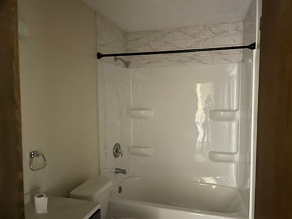 Full Bath Tub & Shower