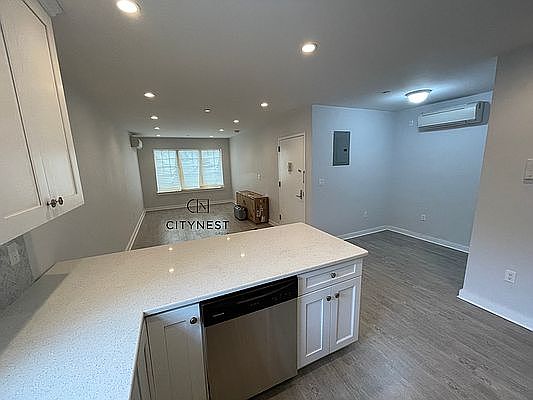 1st image of 127 27th Ave #1