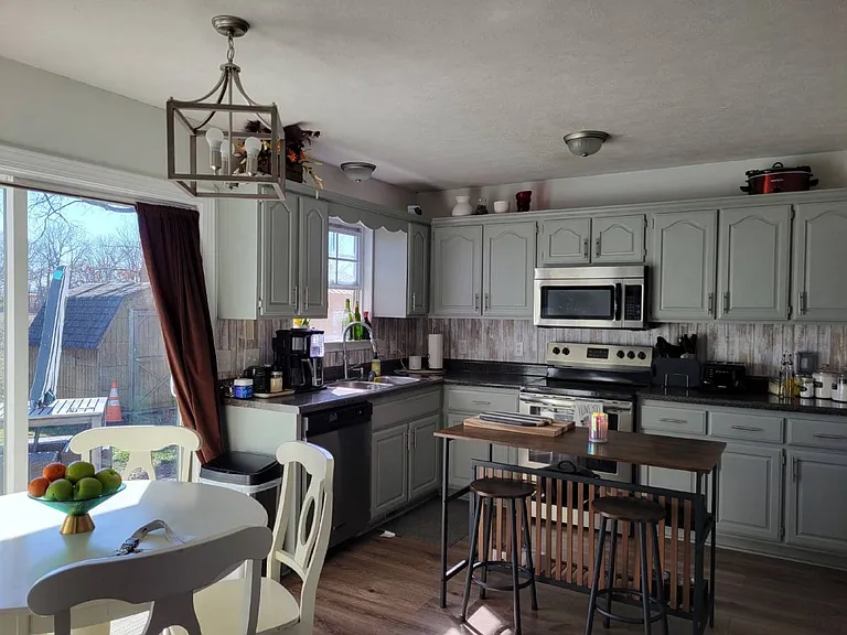 150 Cora St — Photo 4