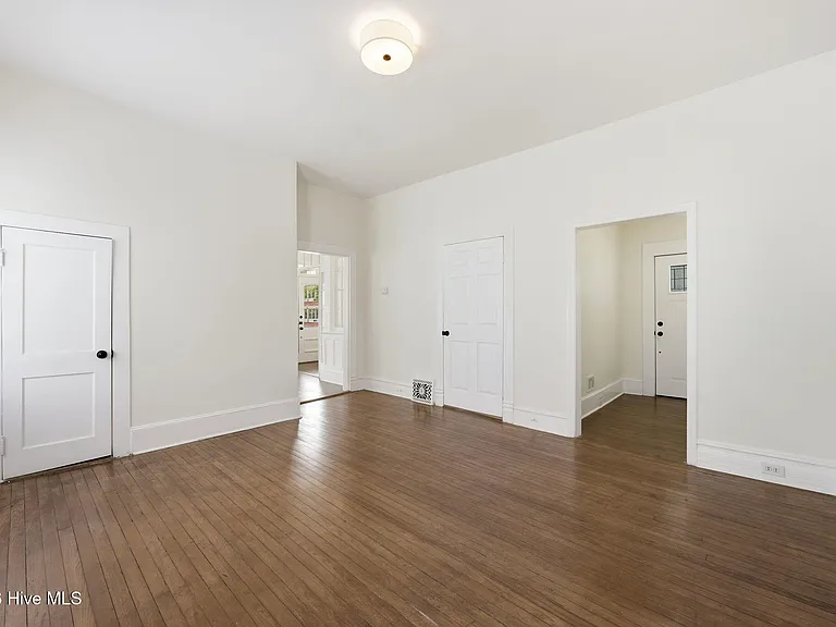 511 Middle St #A — Photo 8