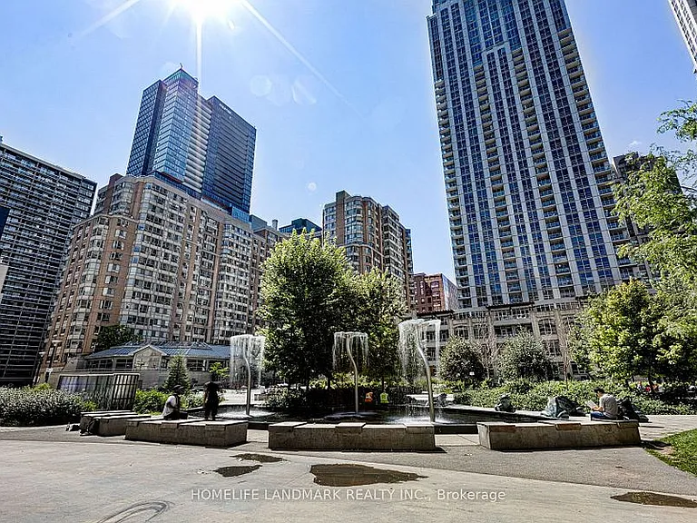 386 Yonge St #5103 — Photo 24