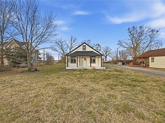 2nd image of 1457 Whittamore Rd