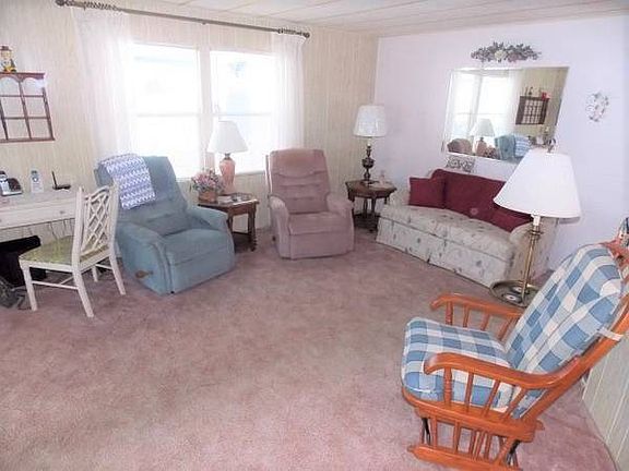 5th image of 11141 Bluebird Dr