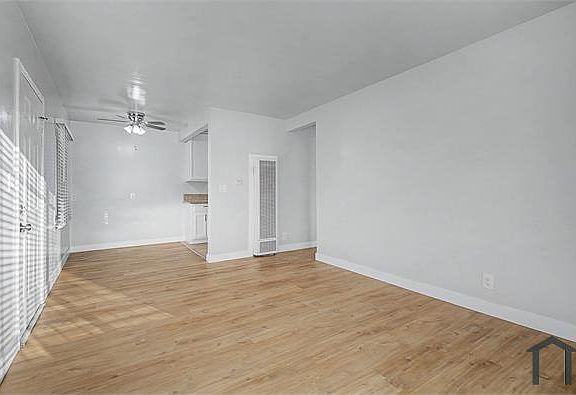 2nd image of 10310 S Broadway APT 4