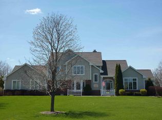 W289N4763 Wild Rose Ct, Hartland, WI