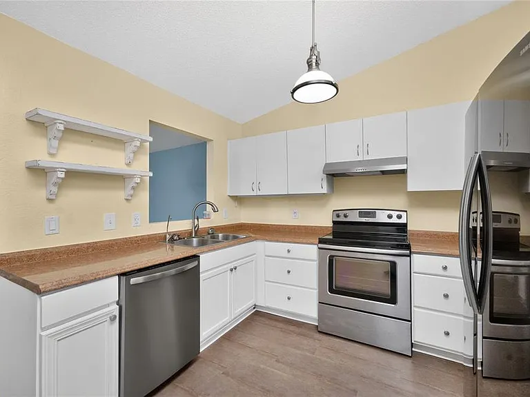18407 Avon Ave — Photo 13