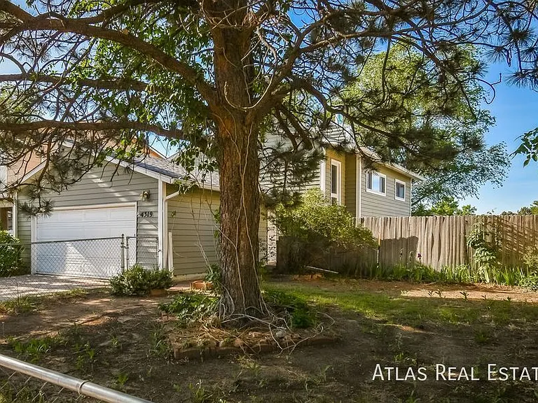 4319 Moonbeam Dr — Photo 1