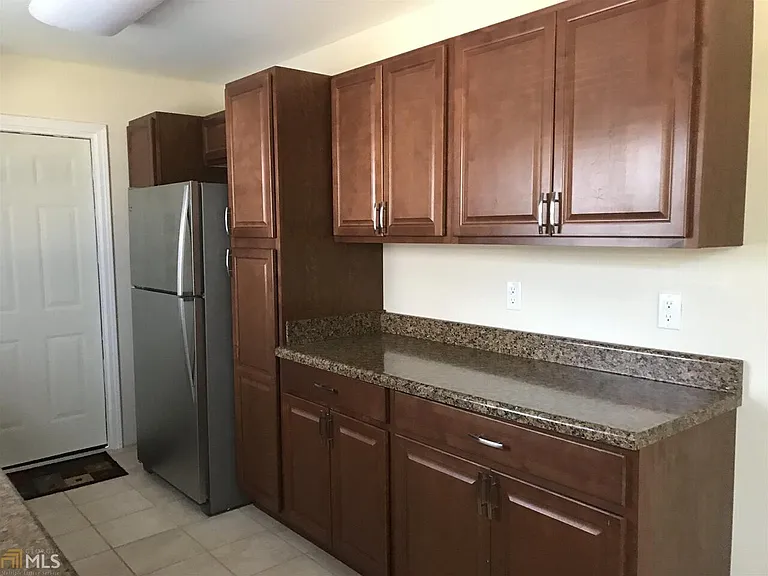 131 Pineview Dr — Photo 4