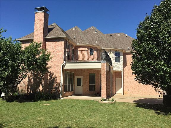3rd image of 406 N Greenstone Ln