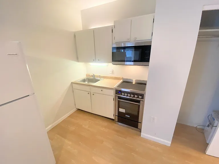 146 W High St #12 — Photo 5