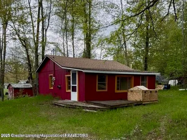 5583 Parkwood St, Gladwin, MI 48624