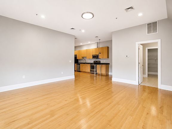 4th image of 188 Cabot St #406