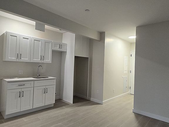 4th image of 2366 Davidson Ave