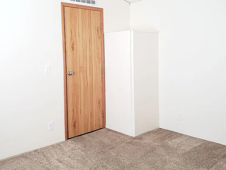 1305 N Wenatchee Ave — Photo 12