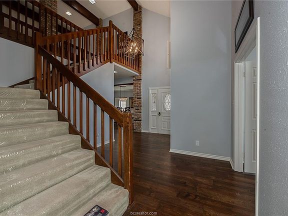 4th image of 2342 W Briargate Dr