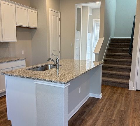 2nd image of 1020 Vista View Dr #701