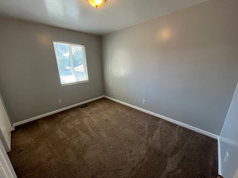 7443 S Creek Rd — Photo 12