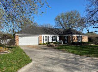 2207 Cortland Dr, Charleston, IL