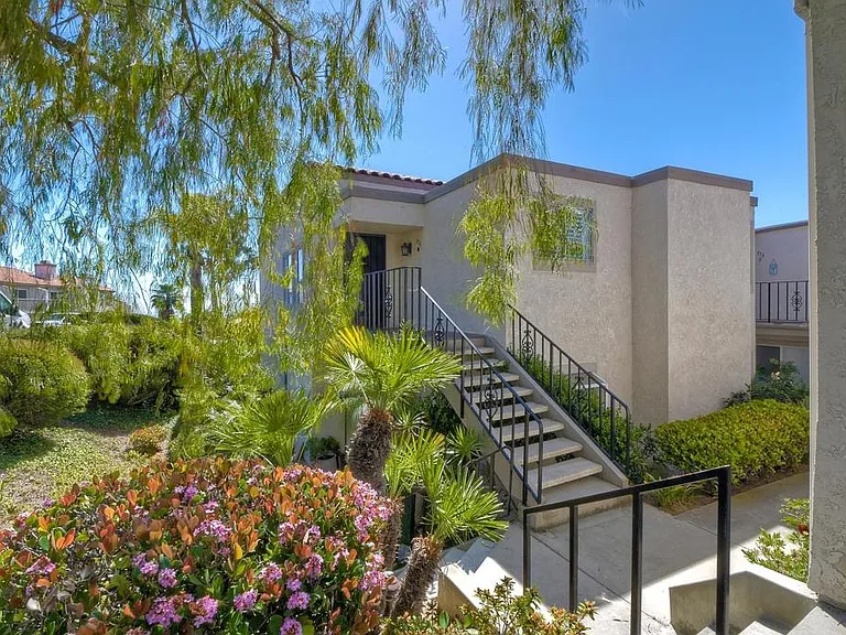 916 Caminito Estrada #B — Photo 1